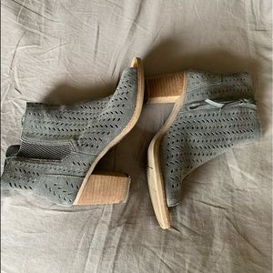 Grey,  size 8 open-toe, heeled bootie/sandal